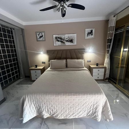 Beachfront Apartment - Sea Views - Marbella Kültér fotó