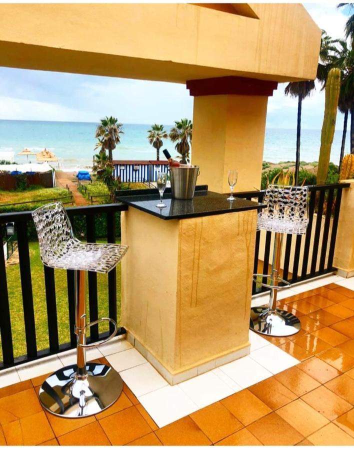 Beachfront Apartment - Sea Views - Marbella Kültér fotó