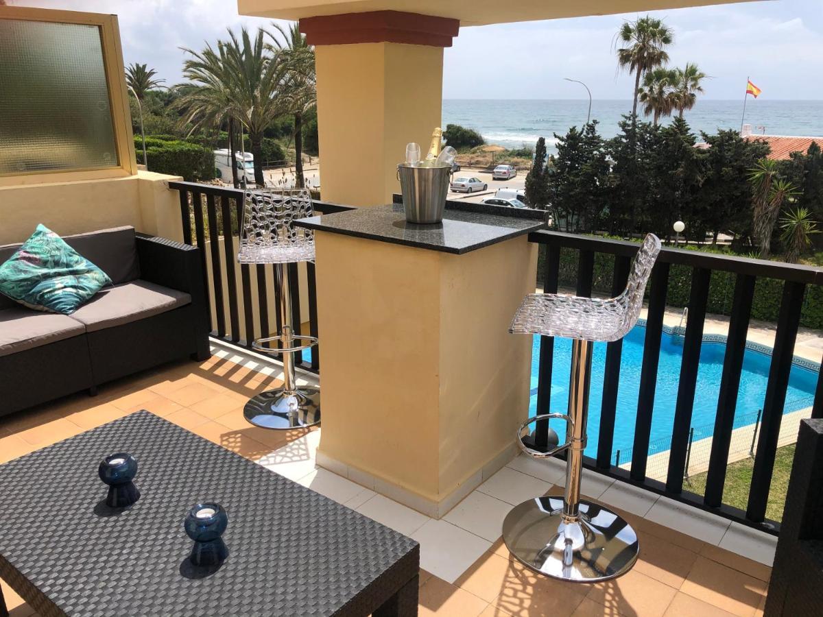 Beachfront Apartment - Sea Views - Marbella Kültér fotó