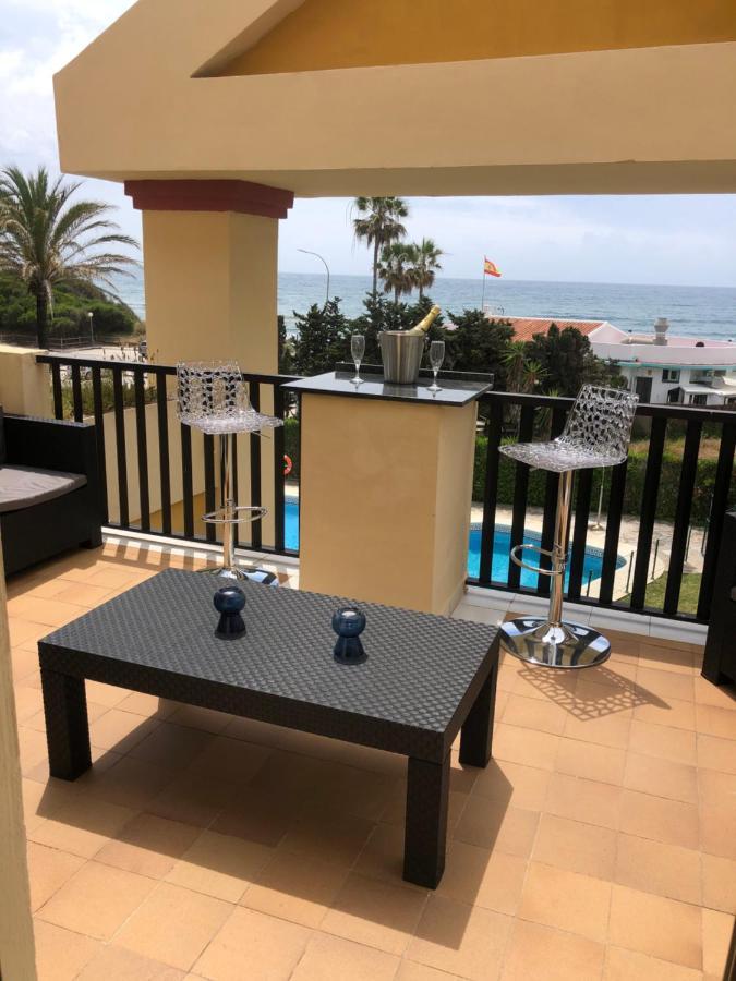 Beachfront Apartment - Sea Views - Marbella Kültér fotó