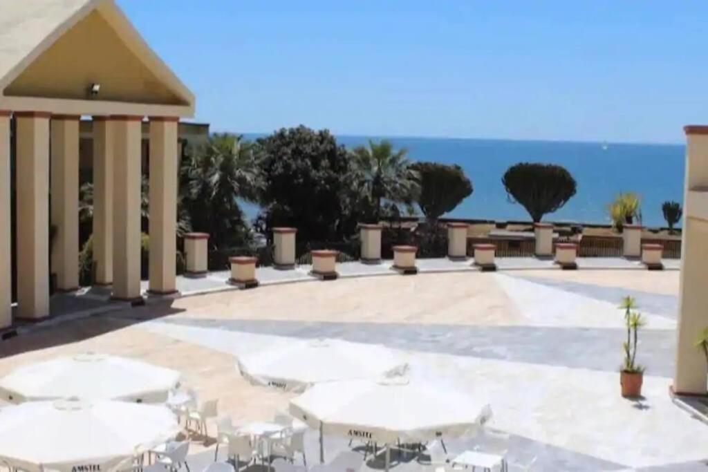 Beachfront Apartment - Sea Views - Marbella Kültér fotó