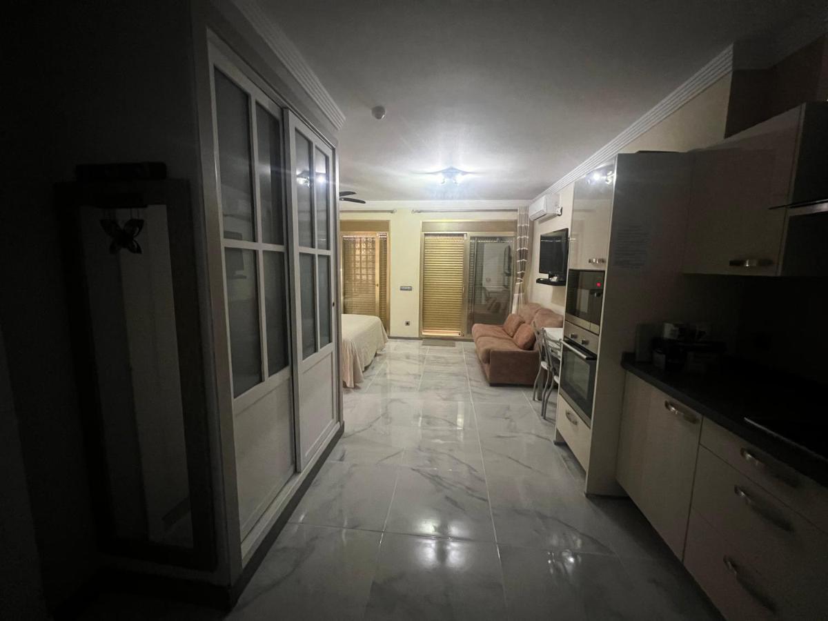 Beachfront Apartment - Sea Views - Marbella Kültér fotó