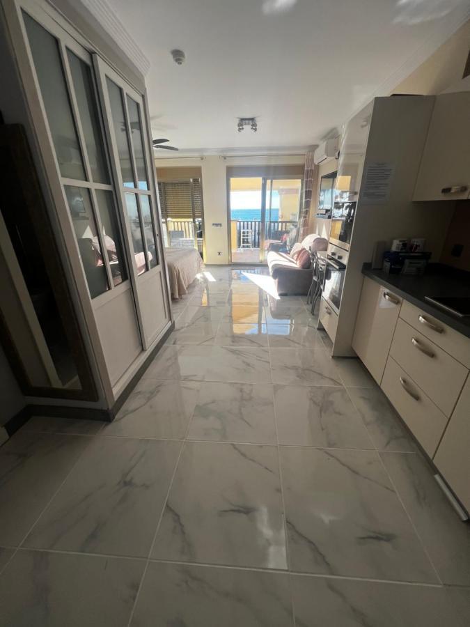 Beachfront Apartment - Sea Views - Marbella Kültér fotó