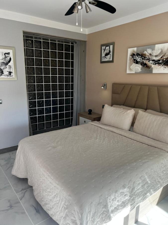 Beachfront Apartment - Sea Views - Marbella Kültér fotó