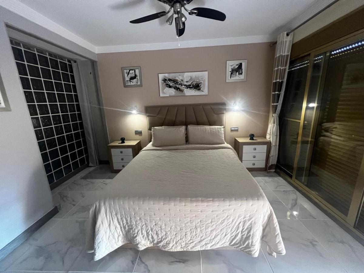 Beachfront Apartment - Sea Views - Marbella Kültér fotó